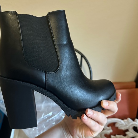 Black slip on leather combat boots - Picture 6 of 16